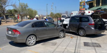 Carambola deja como saldo dos lesionadas y cuantiosos daños