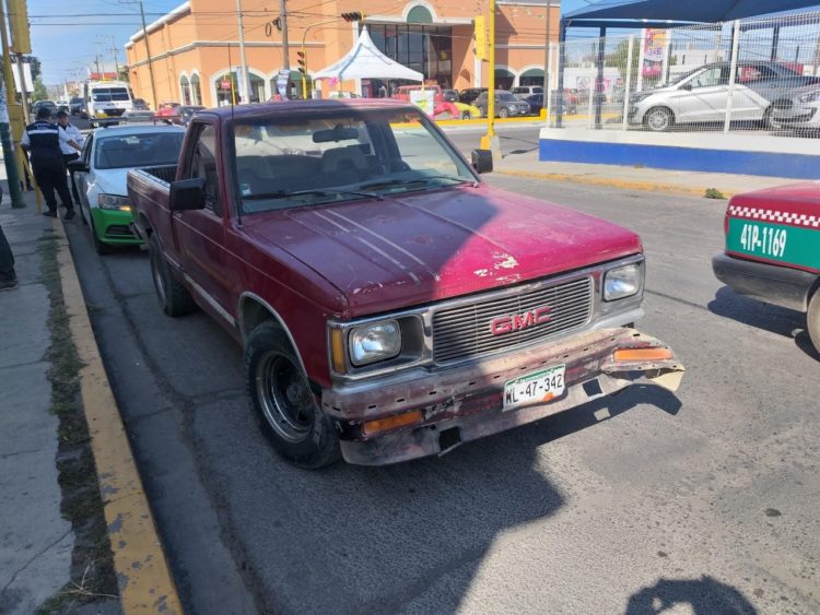 Distraído conductor provoca choque en 9 y Carrera Torres