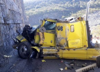 Trailero choca y vuelca unidad en carretera “Rumbo Nuevo”