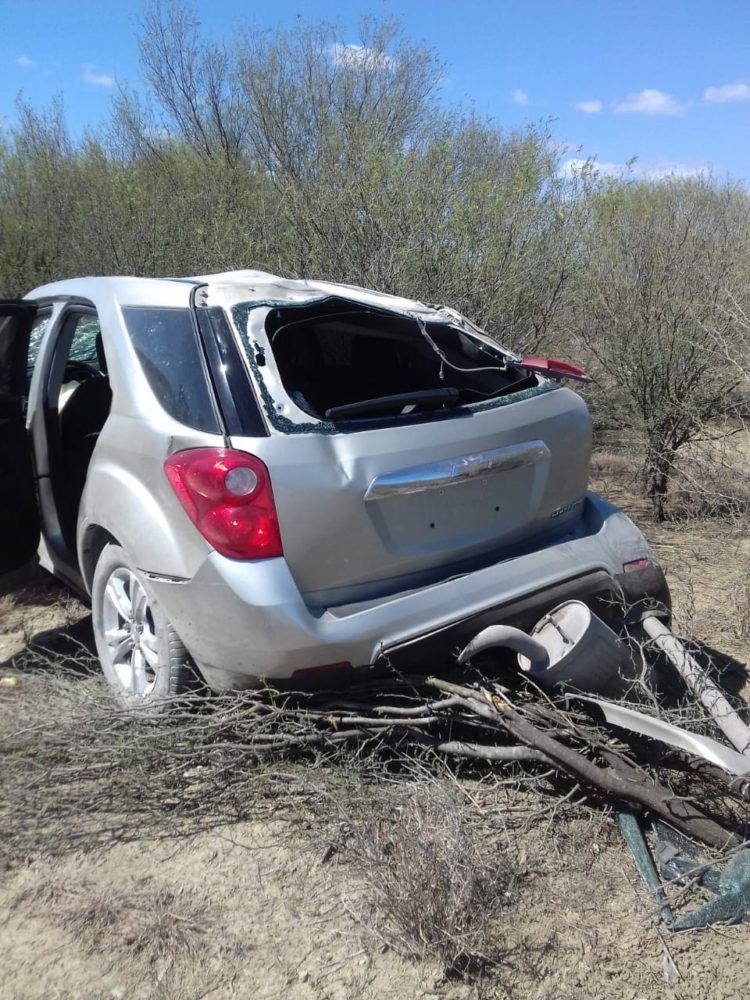 Vuelca camioneta en ruta Victoria-Matamoros