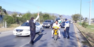 Se lesiona mujer en aparatosa carambola