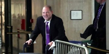 Regresa acusadora de Weinstein a juicio