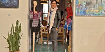 Deslumbra en NY tejedor chiapaneco