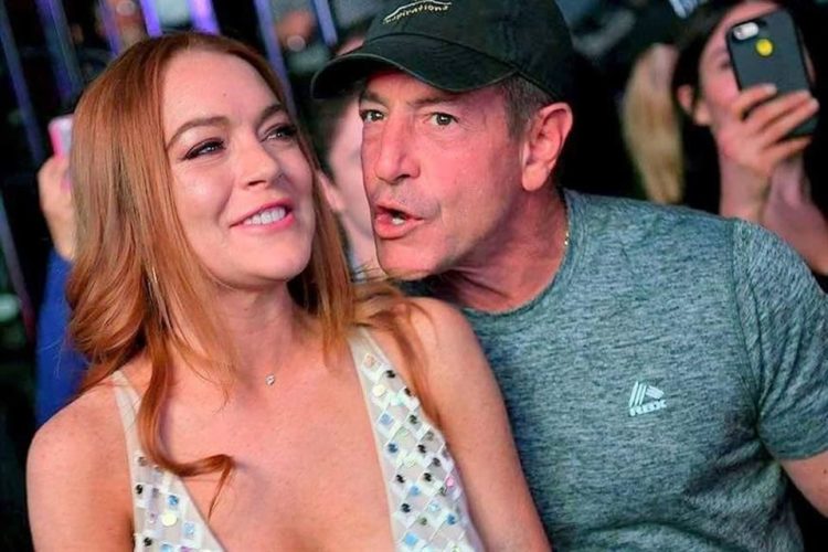 Arrestan a padre de Lindsay Lohan