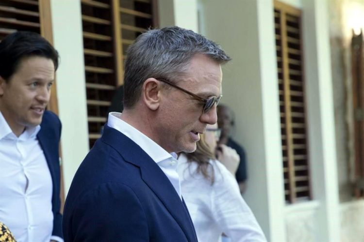 Cancelan premier de James Bond en China