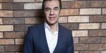 Se pone Uribe besucón