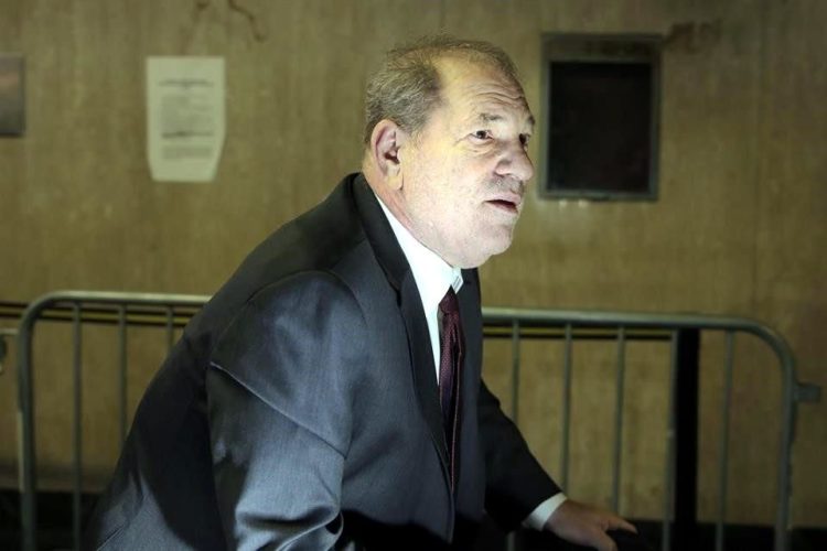 Vigilan a Weinstein; temen se autoagreda