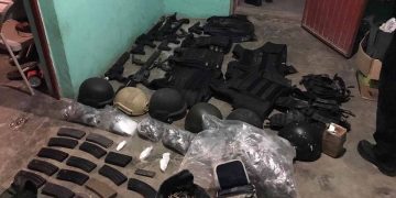 Rescatan a abuelitos y aseguran arsenal y droga en Tula