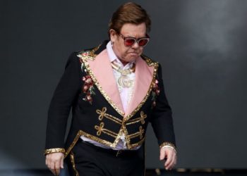 Elton John cancela concierto en Nueva Zelanda