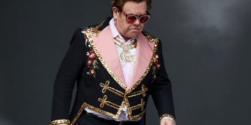 Elton John cancela concierto en Nueva Zelanda