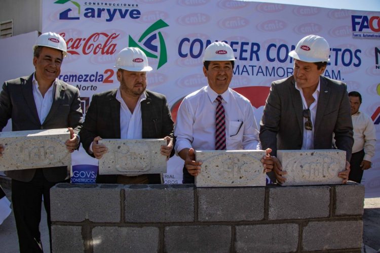 Colocan primera piedra del nuevo edificio de la CMIC en Matamoros