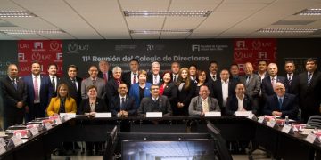 Preside Rector reunión con directores y entrega de acreditaciones a la UAT