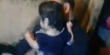 Hermanitos abandonados y amarrados entre basura en Cd. de México