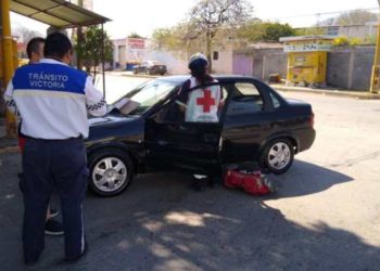 Lesiona a mujer en choque y huye