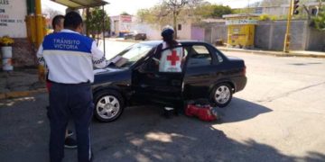 Lesiona a mujer en choque y huye