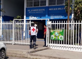 Estudiante se hiera al caerle escalera en la cabeza