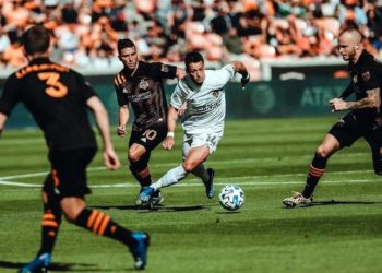 Debuta “Chicharito” con empate en la MLS