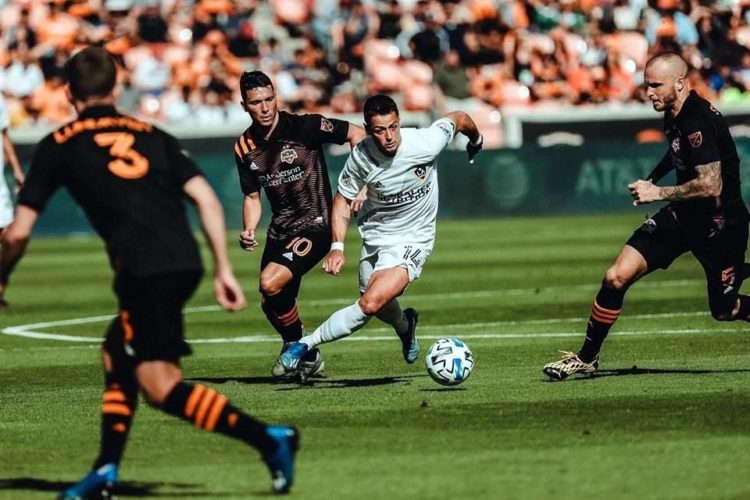 Debuta “Chicharito” con empate en la MLS