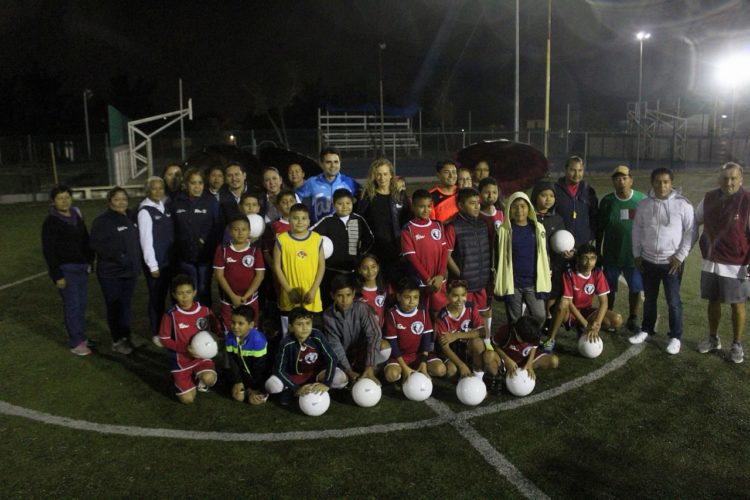 Entrega INDE material deportivo en Madero