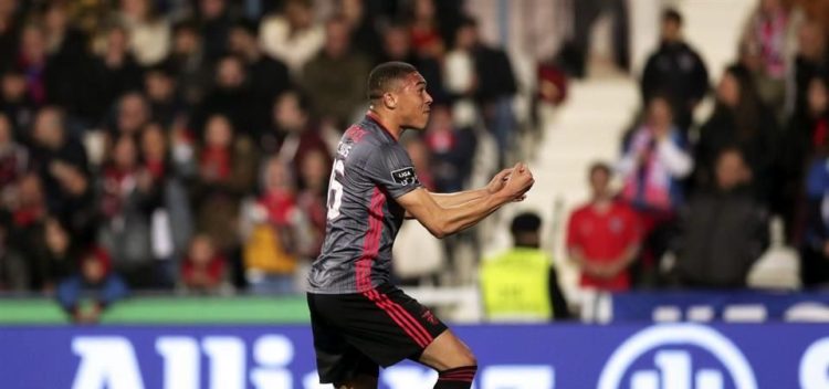 Conserva Benfica liderato