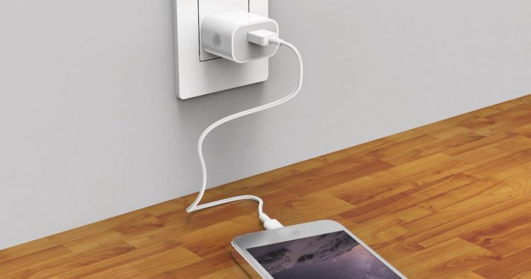 IPhone y Android podrían usar un mismo cargador universal. La idea es reducir la basura electrónica