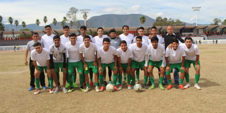 Pasa Ciencias a finales de futbol UAT