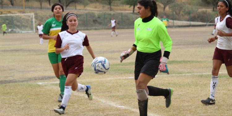 Pasa Ciencias a finales de futbol UAT