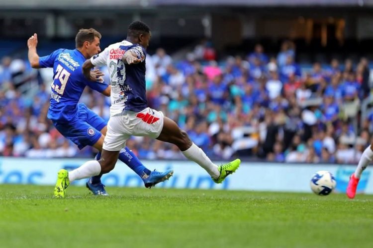 Cruz Azul con paso ascendente