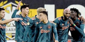 Participa Edson en triunfo del Ajax