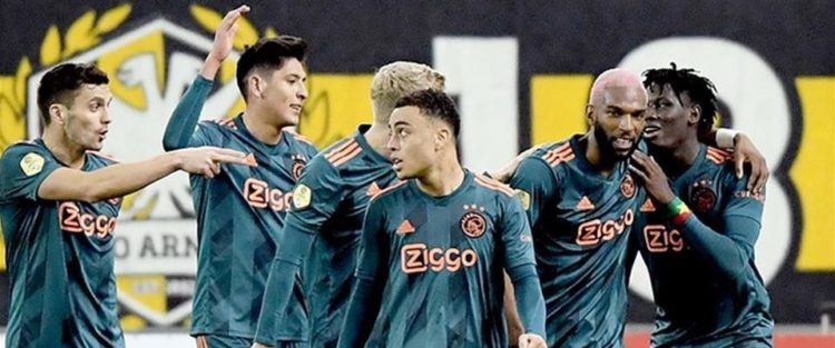 Participa Edson en triunfo del Ajax