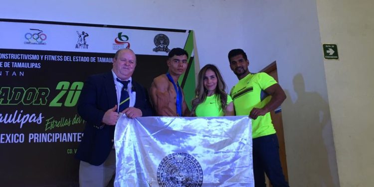 Lucen en la tarima de la Copa Fundador