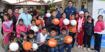 Entrega INDE material deportivo a escuelas primarias de Madero