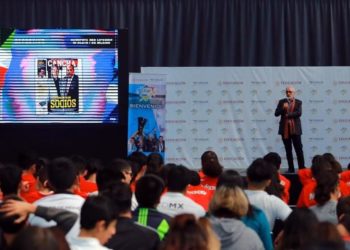 Un automóvil y premios económicos para medallistas