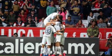 Pumas vence a Toluca y es líder invicto