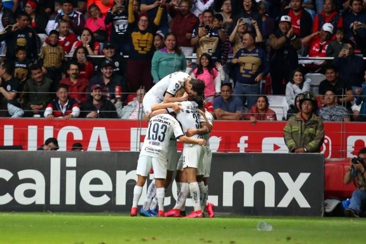 Pumas vence a Toluca y es líder invicto