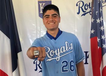Recibe tamaulipeco Oscar Valenzuela anillo de campeón con Kansas Royals