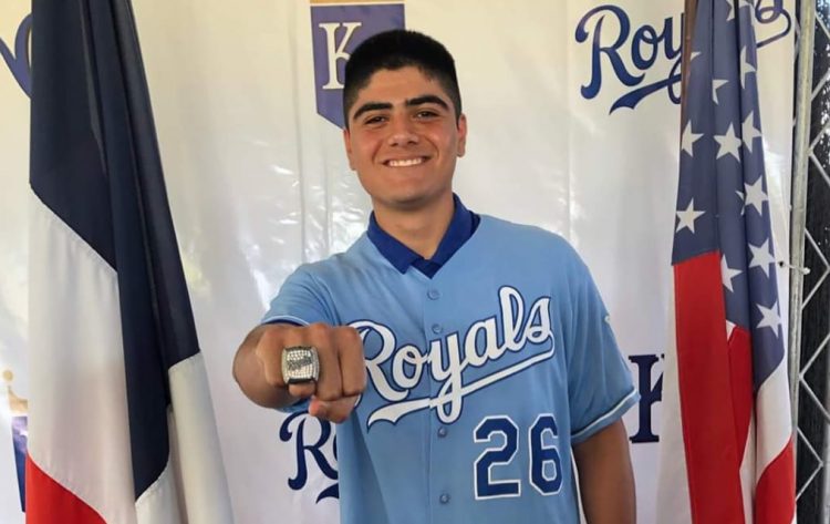 Recibe tamaulipeco Oscar Valenzuela anillo de campeón con Kansas Royals