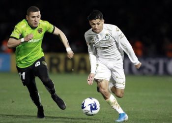 Con penal de último minuto Santos doblega a los Bravos