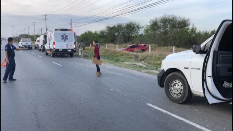 Muere mujer al volcar auto en ruta Victoria-Reynosa