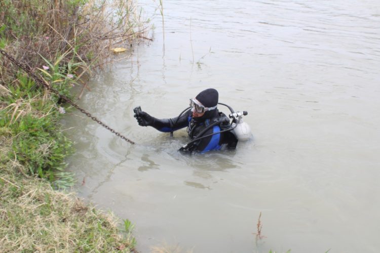 Buzos de COMAPA triplican inmersiones en el río Bravo