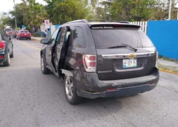 Omite alto en esquina y choca en 3 y Mina