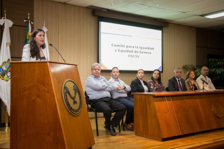 Presenta la Facultad de Derecho Comité para Equidad de Género