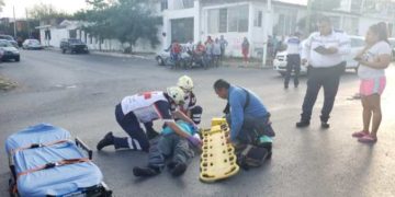 Grave motociclista tras chocar contra auto