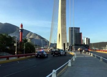 Se lanza hombre del Puente Atirantado en San Pedro