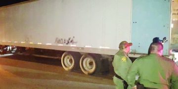 Descubre Patrulla Fronteriza 99 indocumentados en cajatráiler