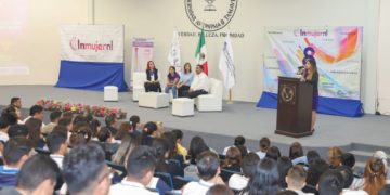 Diserta sobre ciberacoso impulsora de “Ley Olimpia”