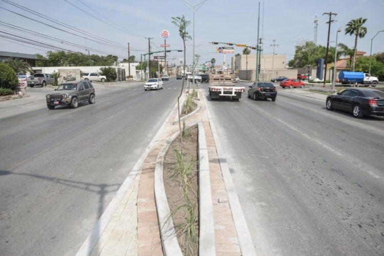 Agilizan tránsito vehicular con renovación de calle López de Lara