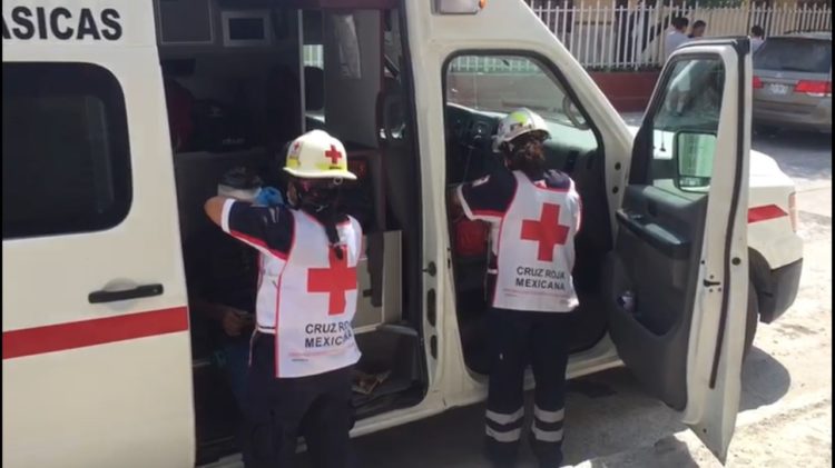 Albañil cae de andamio y se lesiona