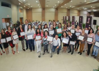 Reciben reconocimiento 26 mujeres neolaredenses que inspiran