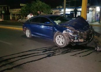 Cinco heridos en aparatoso choque en crucero 16 y Veracruz